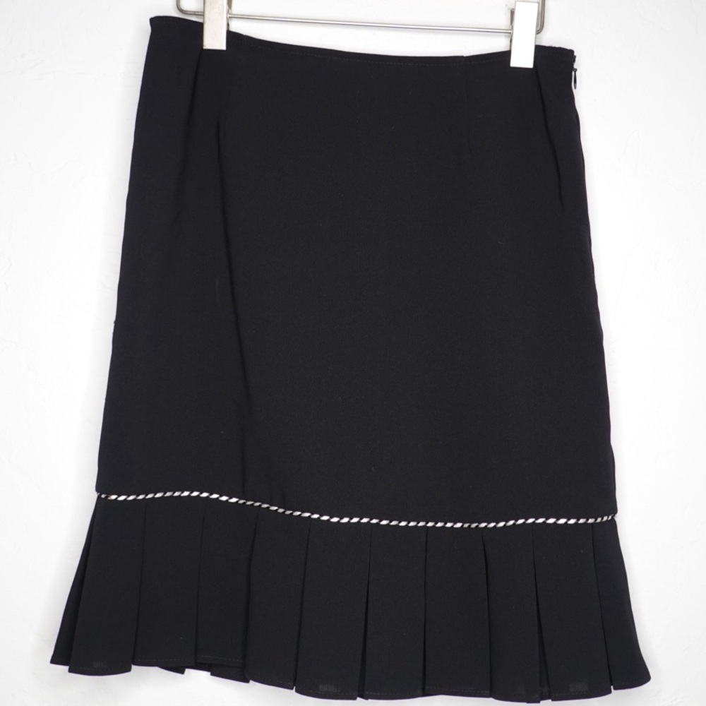 DRAMA Black Pleated Skirt – Size 6, Side Zip, Twisted‎ Trim Detail